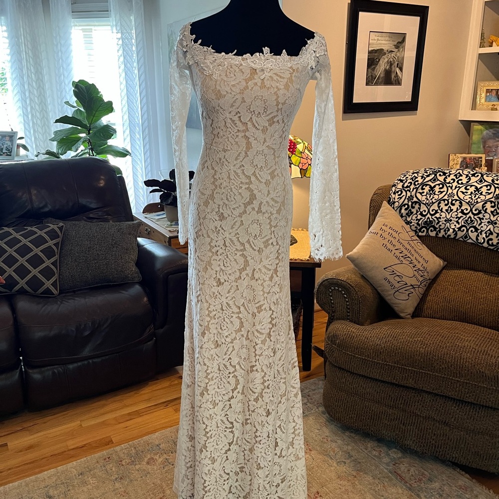 Lulus LOVELY formal lace gown/wedding gown